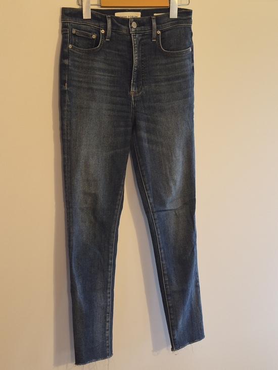 Denim - High-Rise Dark Wash Women’s Jeans - Slim Fit